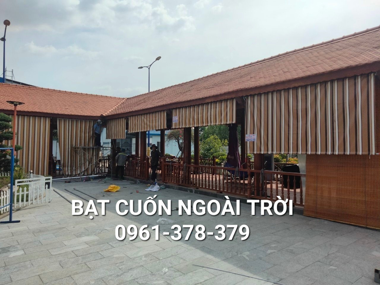 bạt cuốn ngoài trời